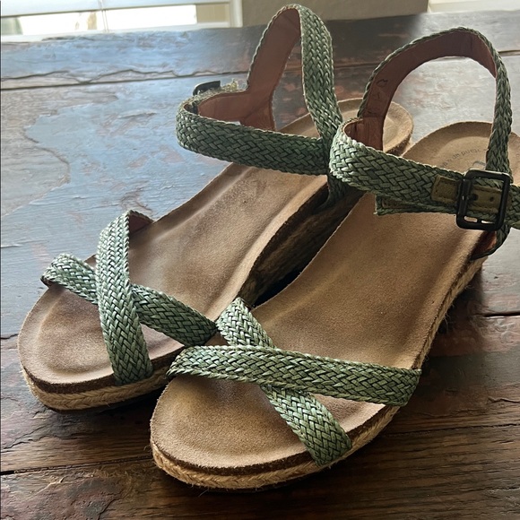 Taos Footwear Green Braided Sandals - Picture 4 of 5